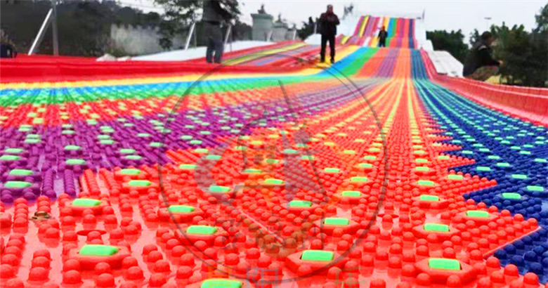 彩虹滑道(旱雪滑道)